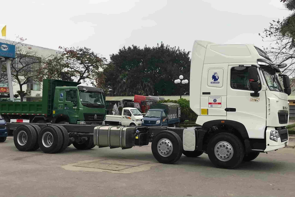 Howo 4 chân 375HP Cabin A7 17 tấn thùng dài 9m4