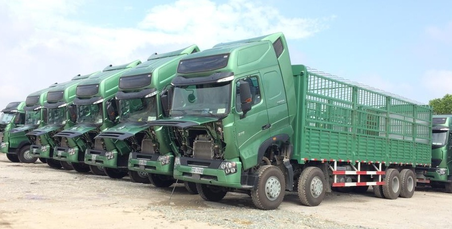 So sánh Howo 4 chân 375HP Cabin A7 với đối thủ